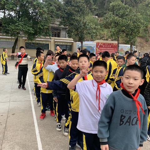 风驰电掣，跑出风采——记将乐县城关中心小学体育活动周之接力比赛