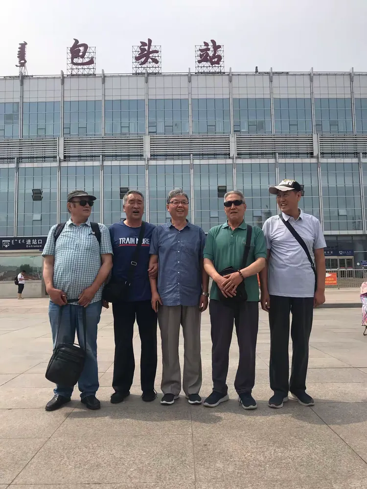 纪念内蒙古建设兵团五十周年一行三十九人北京站十点五十五的火车前往我们生活过的第二故乡～包头🚄