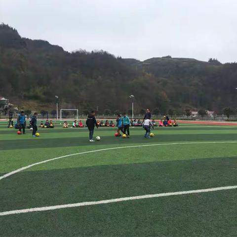 课程建设评估综合组活动剪影               ——第三站牛庄中小学