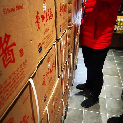 广场大胖巡场