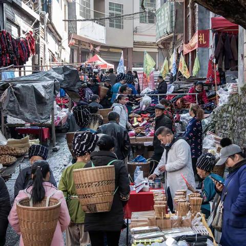 凤凰县禾库镇赶集掠影