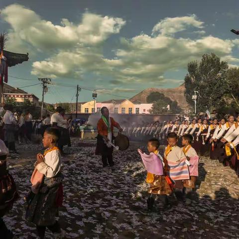 远古神灵的热贡六月会