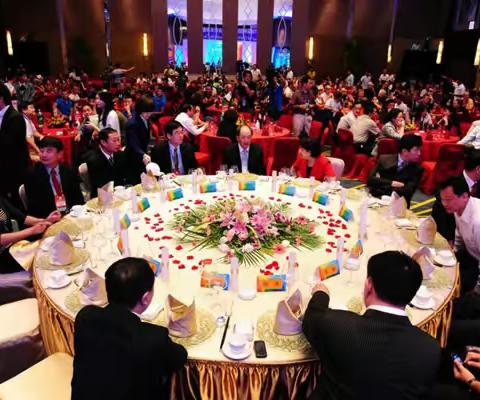 贾局长系列之五餐桌上的较量（小小说）