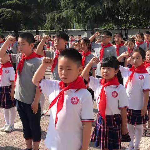 阳光小学“喜迎二十大 强国复兴有我”入队仪式