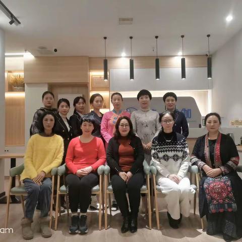 市工商联（总商会）副主席刘晓涛、市妇联副主席唐锦、市体育中心唐雁部长调研指导清一瑜伽