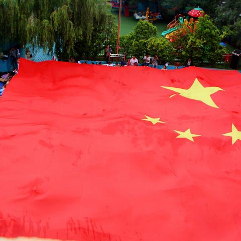 民族幼儿园“军民大生产”亲子活动