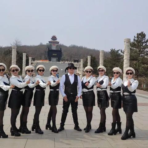 龙鼎山迎春“魅力飞扬时装秀”