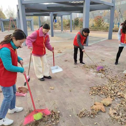 经开区肖庄小学开展“冬日扫落叶，志愿暖人心”文明活动