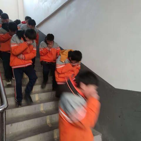 有备无患，平安常伴--大炉中学组织冬季宿舍应急疏散演练