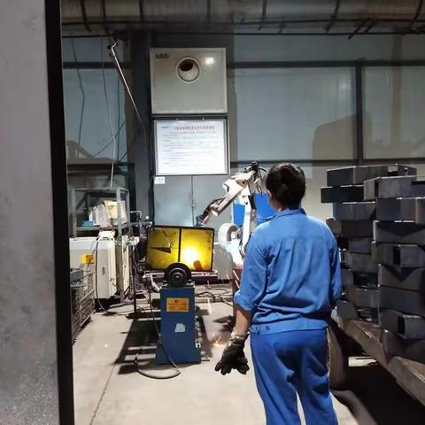 纸上得来终觉浅，绝知此事要躬行――山西徐特立高级职业中学机电专业教师赴长治参加工业机器人培训纪实