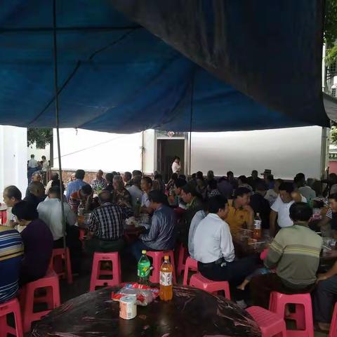 云蛟村日间照料中心组织关爱老人活动