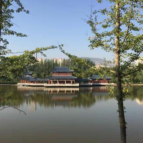 贵以德和  黄亦可清