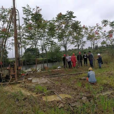 今天上午铁四院地路处和地质组长到荆荆铁路大检查