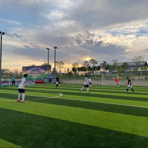 兰州新区支行团总支组织青年员工参加足球比赛