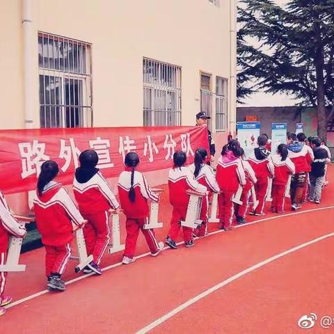 爱路护路进校园  共创平安铁路线