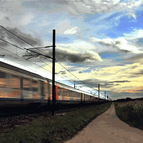 我市开展“爱路、护路、共筑平安铁路”主题宣传活动