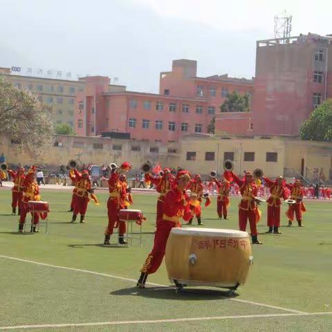 卧虎藏龙豪气冲天  人杰地灵捷报飞传      --韩阳初中2019年中考喜报