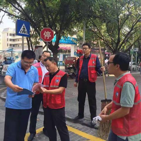 11月1日深圳市城市管理和综合执法局检查我区“环境长”和“环境清洁日”工作