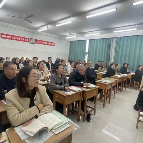 家校同心 携手同行濮阳市油田第四小学六(8)班家长学校——父母管得早孩子才能长得好