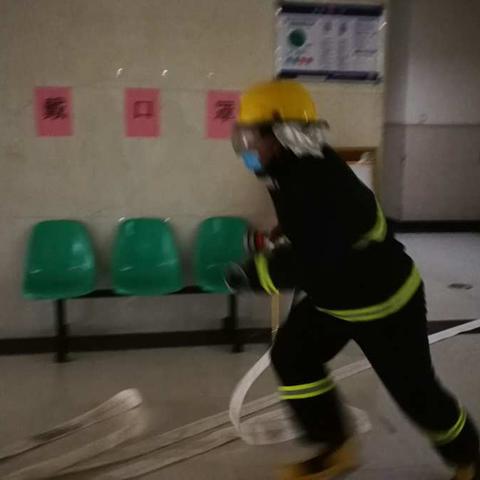 冲锋防控前沿，不忘安全初心