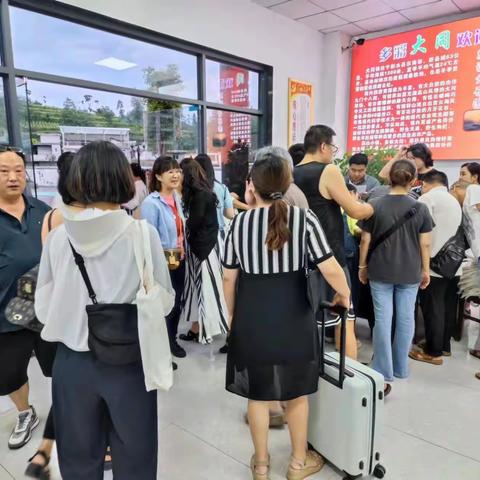 忠县美协三名骨干会员参与重庆市第二届农民画培训