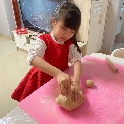 爱劳动，爱美食，“萌兔”馒头