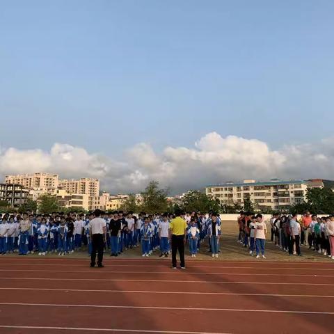 挥洒汗水终不悔 师生同心赢未来 ——三亚市民族中学党支部3月份主题党日活动