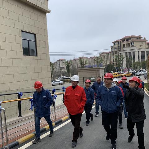 集团公司总裁助理方锐带队对贵阳市重点工地进行冬季安全、文明施工大检查