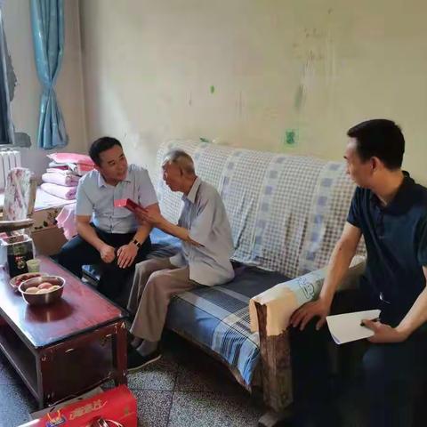 兴平市：百年华诞送温暖  组织关爱显真情