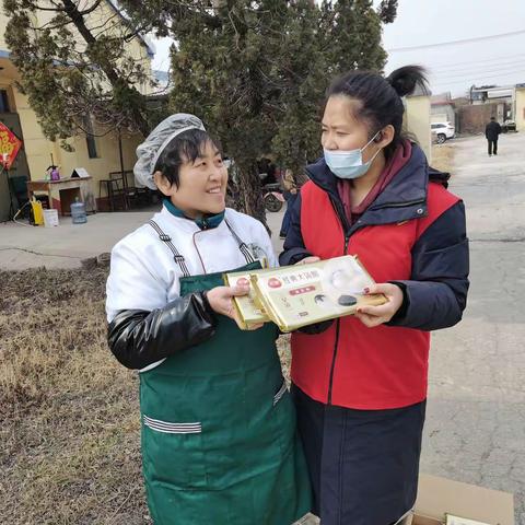 人大代表比贡献 真情关怀暖人心