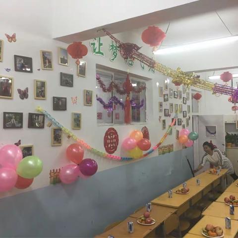 喜气洋洋辞旧岁，满怀憧憬迎新年 ——五一班迎新年活动