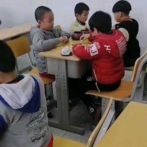 围棋的魅力在于思考，站前小学围棋吃子赛