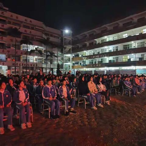 “荟萃青春•逐梦启航”——云城区河口中学举行首届草地音乐会