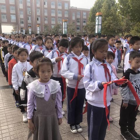 用“爱”滋润学生的心田