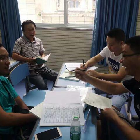 物理教师现场讨论