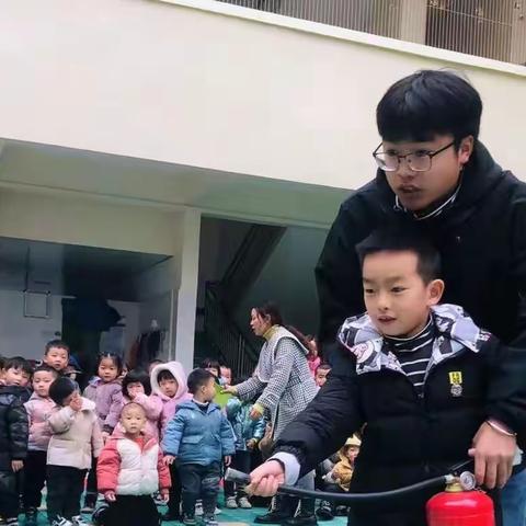 《消防安全伴我行》—兴仁市顶顶幼儿园消防演练活动