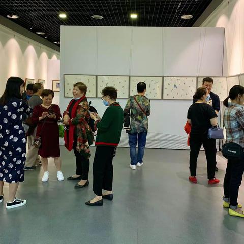 《咫尺之间》——庆祝中华人民共和国成立71周年暨青年艺术家作品展开幕式