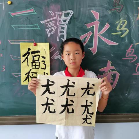 2020学校书法课上同学