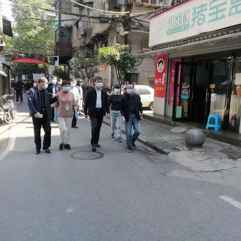 区政协主席深入基层开展“爱国卫生周末卫生大扫除”活动