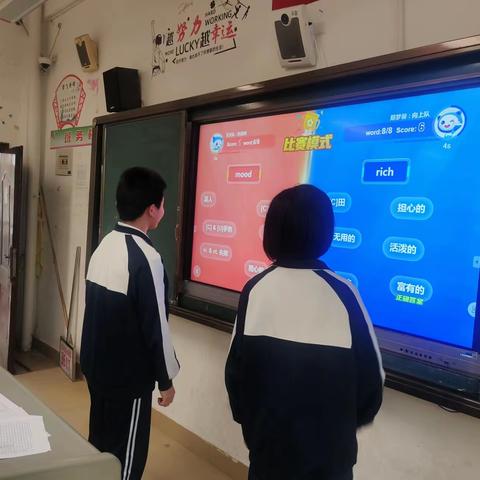 八年级英语兴趣小组活动