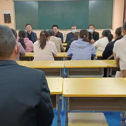 张局长到我乡调研九年级课程进度
