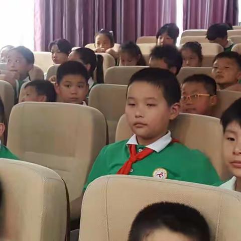 开封马市街小学四一中队假期实践活动七一建党日，永远跟党走 _____红色故事忆征程，天天向上报党恩