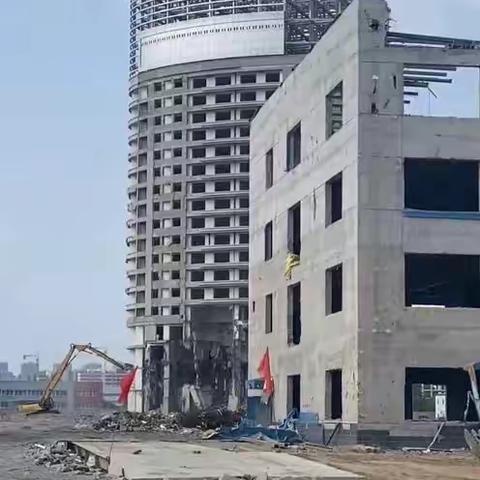 拆与建的比拼（三行诗）