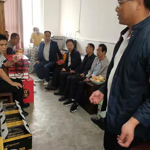 【尊师重教 兴教育】东兴村三委会慰问孙车小学教师