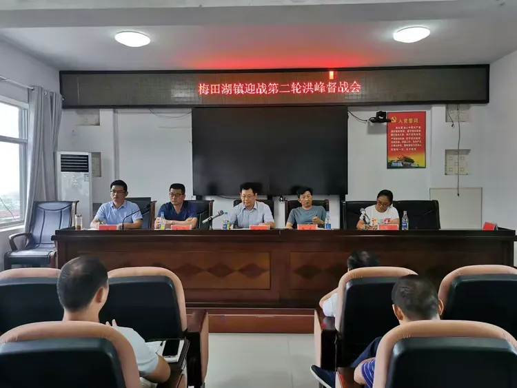 风雨无惧勇向前,烈日酷暑显担当