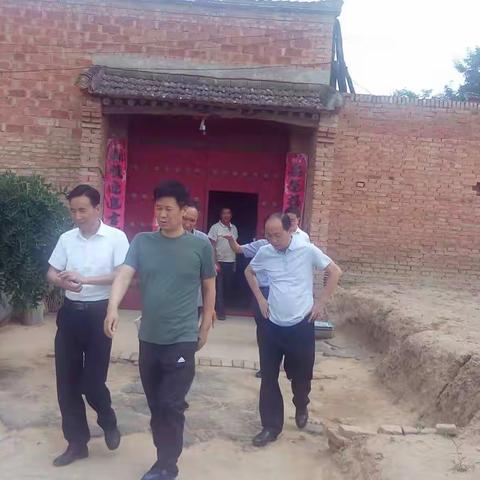 7月8日，县委常委，纪委书记张振乾带领纪检、扶贫等相关部门到店头镇苏家村督察检查脱贫攻坚工作。