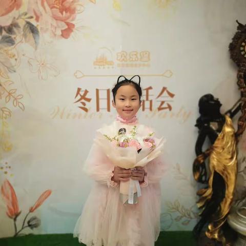 2023年的第一场大雪❄这天，终于迎来了欢乐堡中心芭瑞校区2023年“冬季茶话会”的活动，打卡墙先来一波～～～😘