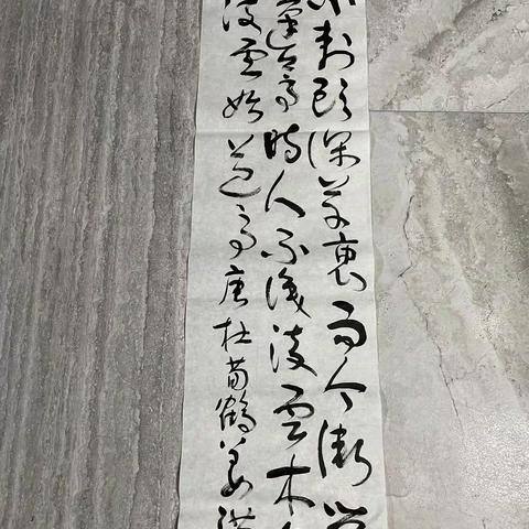 自小刺头深草里，而今渐觉出蓬蒿。时人不识凌云木，直待凌云始道高。杜荀鹤 小松