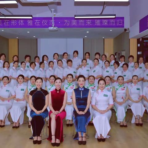 上村股份合作公司开展旗袍文化训练班