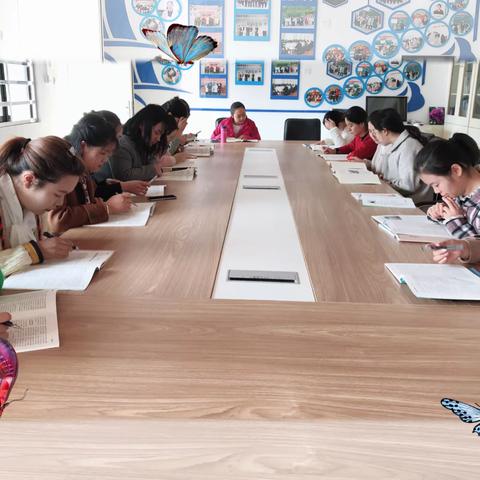 南阳市第十五小学张红名师工作室掠影——读书交流活动